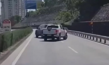 Mức phạt ô tô chạy xe lạng lách đánh võng